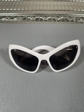 BALENCIAGA OVERSIZED CAT EYE SUNGLASSES IVORY WHITE